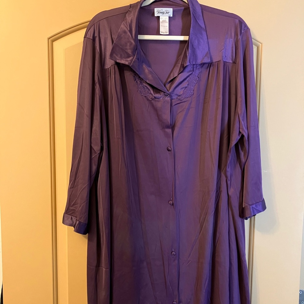 VANITY FAIR 3X Women Robe, 100% Nylon, Lightweight, Good condition
